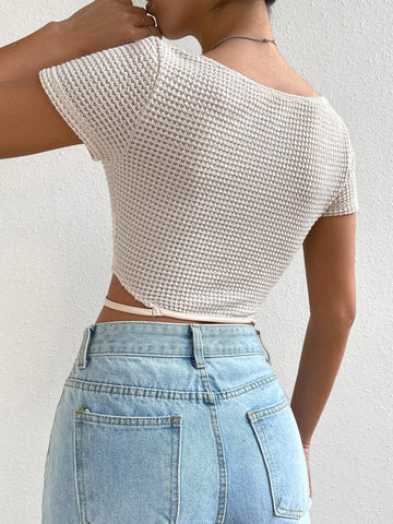 Scoop Neck Cut Out Detail Crop Tee