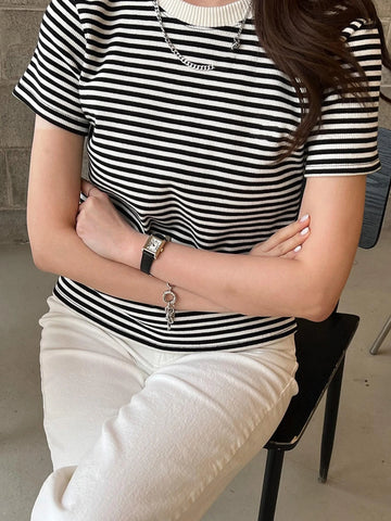 DAZY Striped Print Contrast Binding Tee