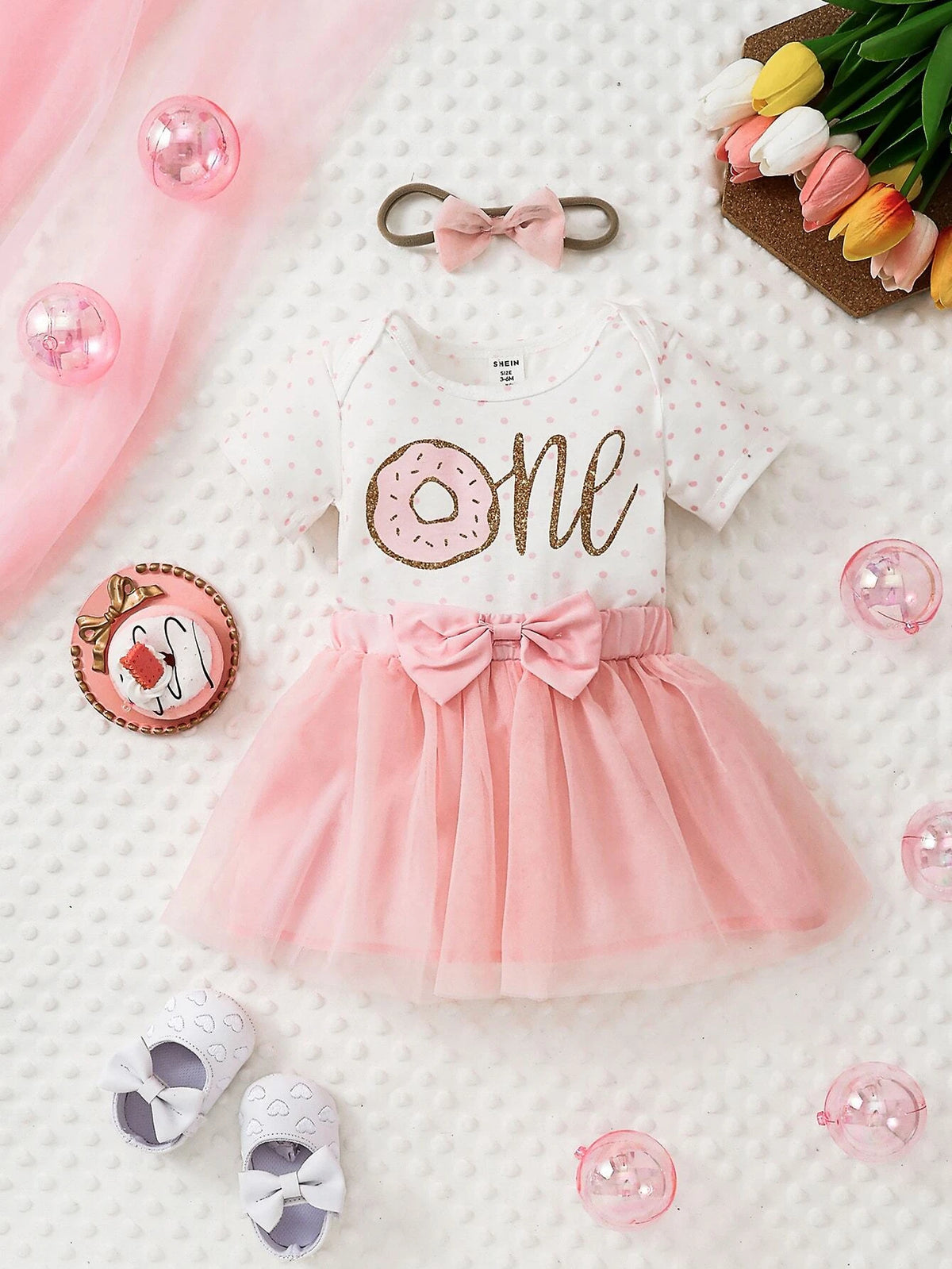 Baby Polka Dot Letter Graphic Bodysuit & Bow Front Mesh Skirt & Headband