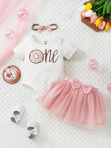 Baby Polka Dot Letter Graphic Bodysuit & Bow Front Mesh Skirt & Headband
