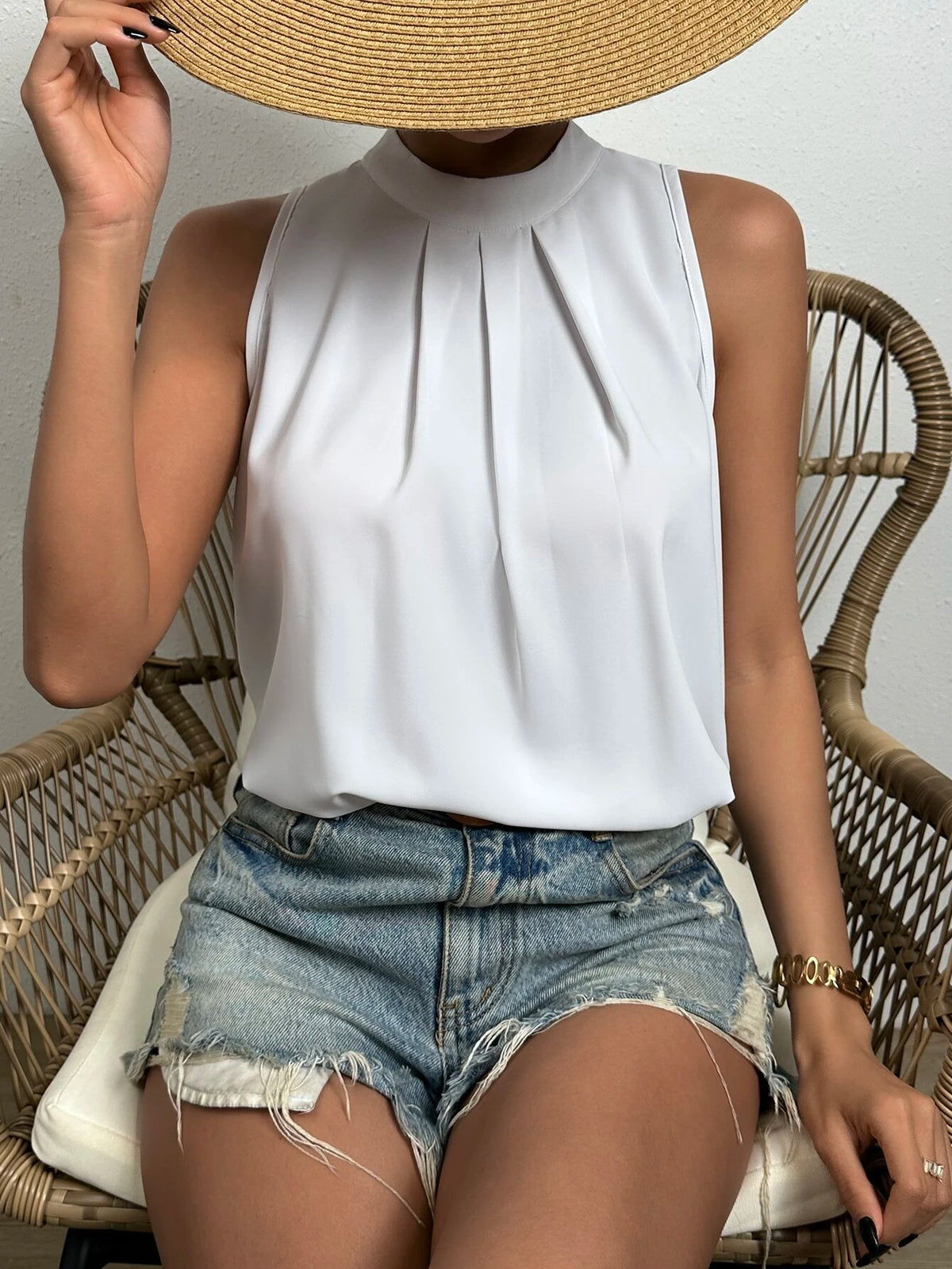 SXY Solid Keyhole Back Sleeveless Blouse