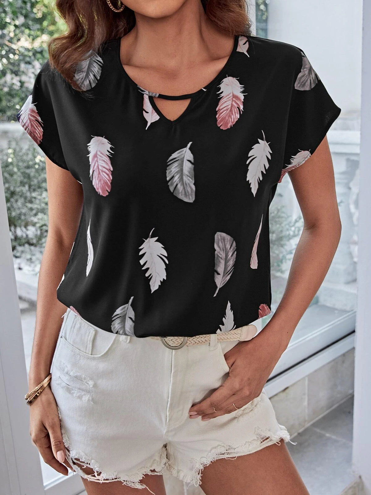 EMERY ROSE Feather Print Keyhole Neckline Batwing Sleeve Blouse