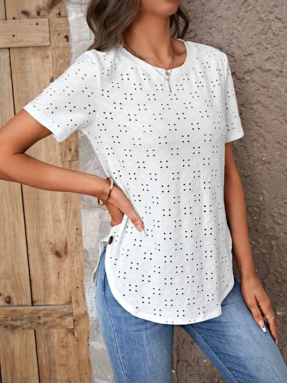 EMERY ROSE Button Side Curved Hem Schiffy Tee