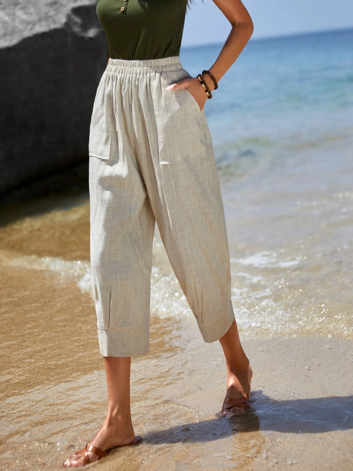 EMERY ROSE Solid Slant Pocket Capris Pants