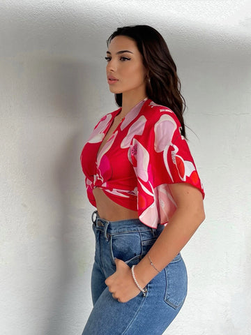 VCAY Allover Print Twist Front Crop Blouse