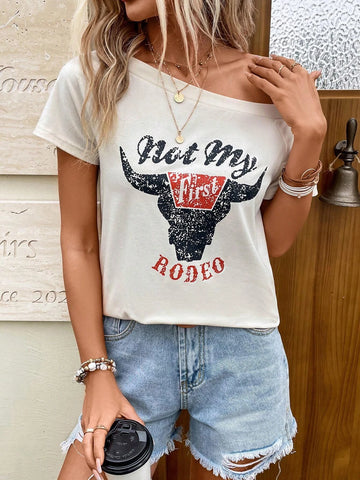 EMERY ROSE Letter & Cattle Print Asymmetrical Neck Tee