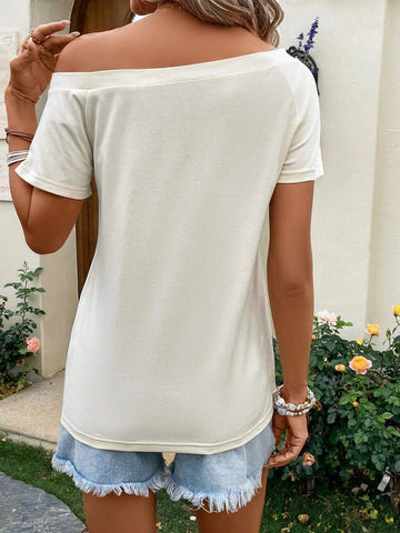 EMERY ROSE Letter & Cattle Print Asymmetrical Neck Tee