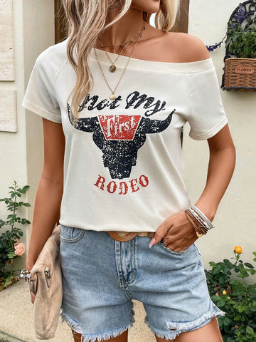 EMERY ROSE Letter & Cattle Print Asymmetrical Neck Tee