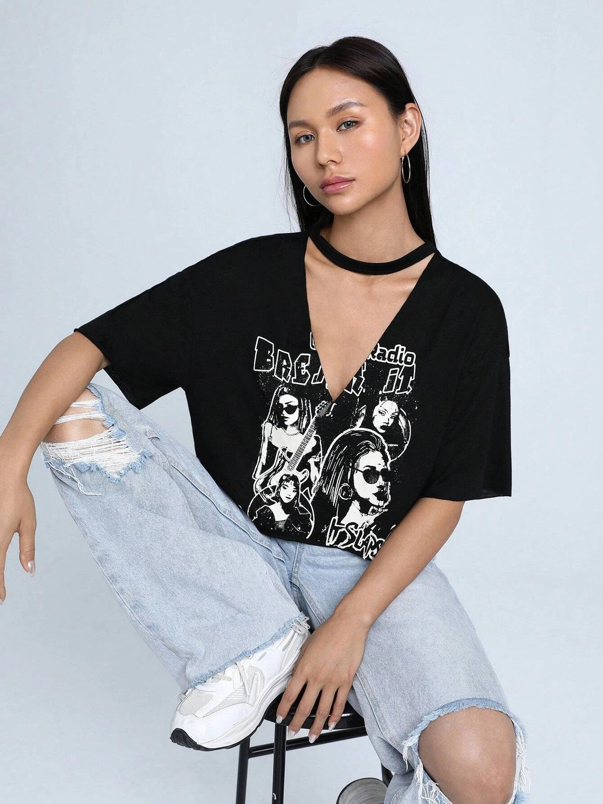 EZwear Figure & Letter Graphic Choker Neck Drop Shoulder Tee